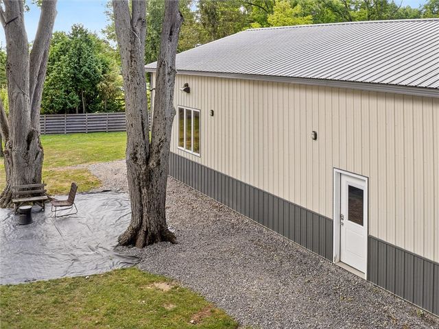 9 Oakwood Ln, Wheatland, NY 14546