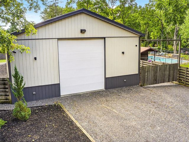 9 Oakwood Ln, Wheatland, NY 14546