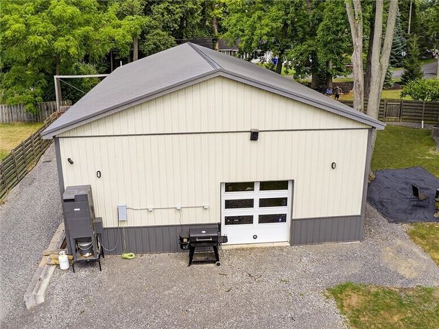 9 Oakwood Ln, Wheatland, NY 14546