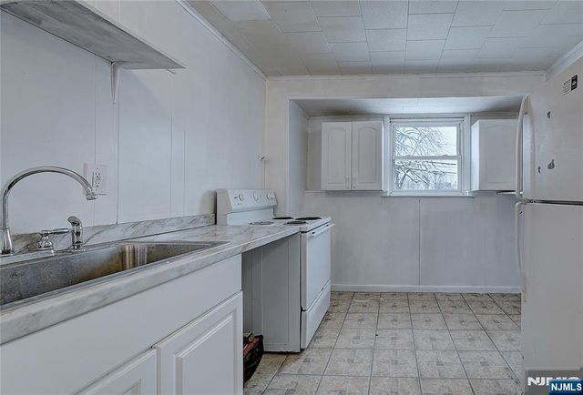 27 Old Short Hills Road, West Orange, NJ 07052