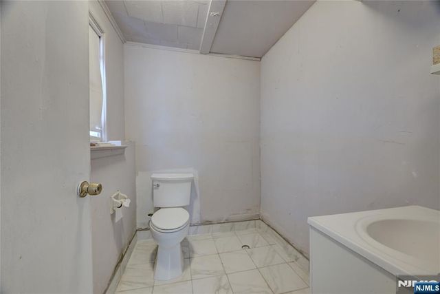 27 Old Short Hills Road, West Orange, NJ 07052