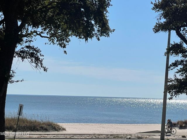 1282 Beach Boulevard, 204, Biloxi, MS 39530