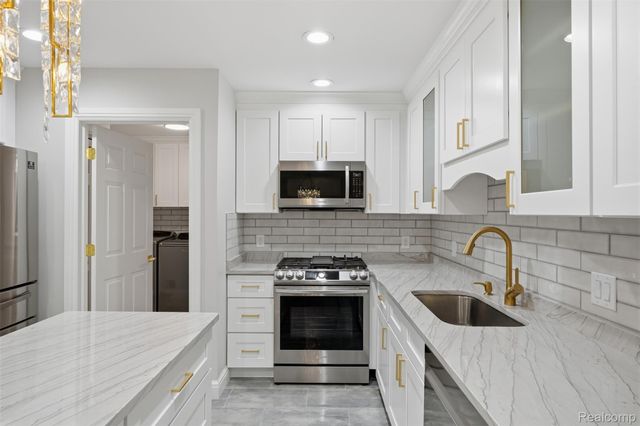 4212 April Lane, Sterling Heights, MI 48310