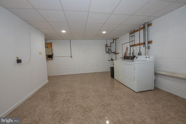 1216 OGDEN ST, Philadelphia, PA 19123