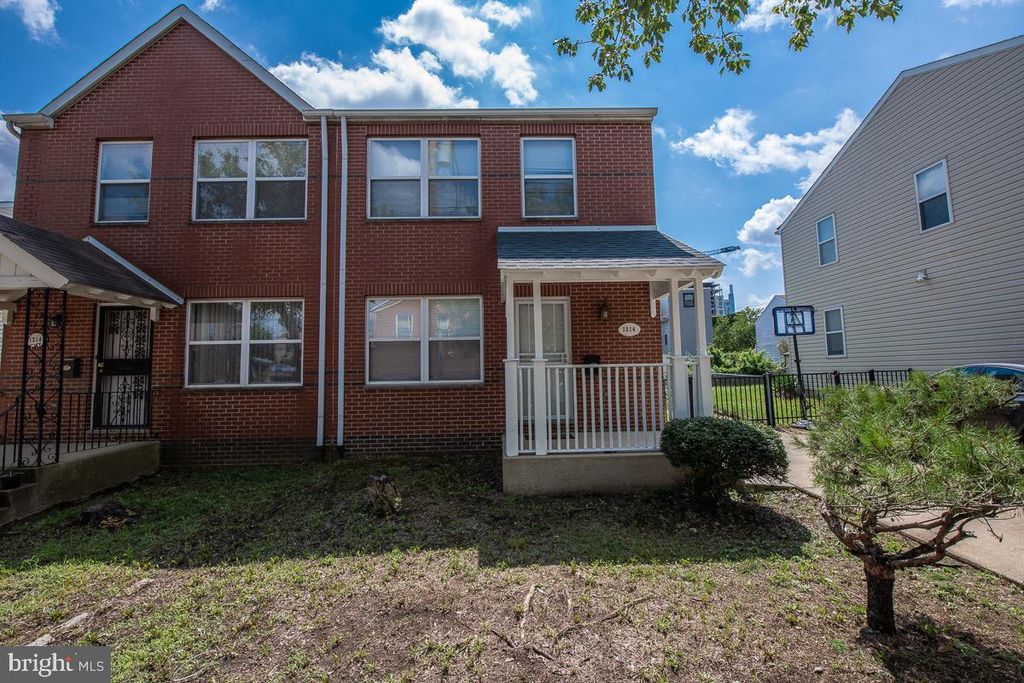 1216 OGDEN ST, Philadelphia, PA 19123