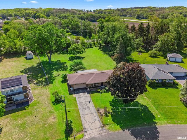 2812 DEVERON Circle, Pekin, IL 61554