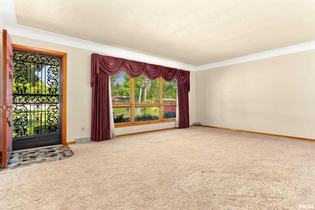 2812 DEVERON Circle, Pekin, IL 61554
