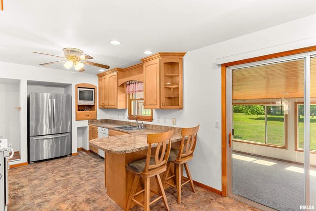 2812 DEVERON Circle, Pekin, IL 61554