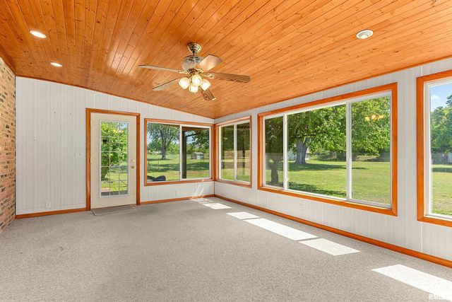 2812 DEVERON Circle, Pekin, IL 61554