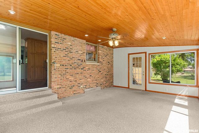 2812 DEVERON Circle, Pekin, IL 61554