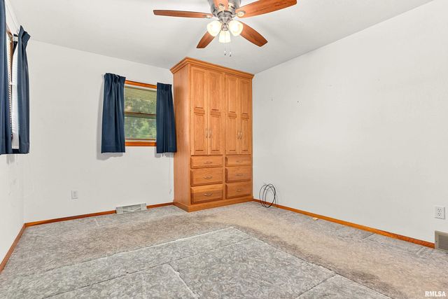 2812 DEVERON Circle, Pekin, IL 61554