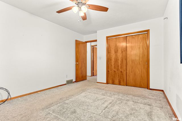 2812 DEVERON Circle, Pekin, IL 61554