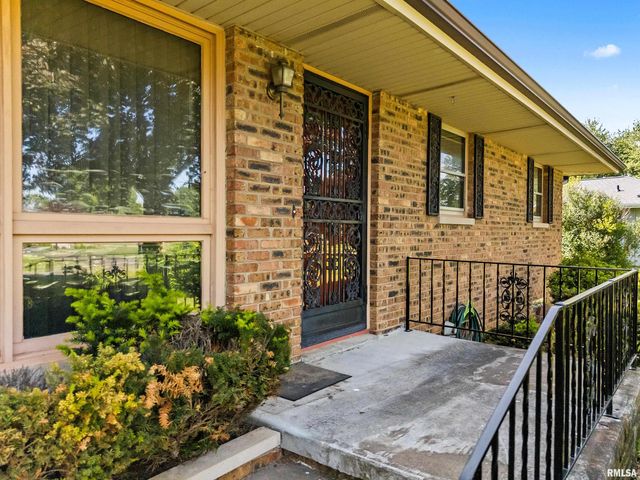 2812 DEVERON Circle, Pekin, IL 61554