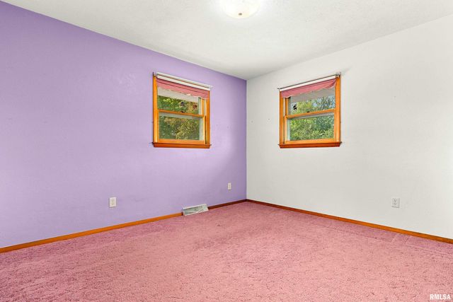 2812 DEVERON Circle, Pekin, IL 61554