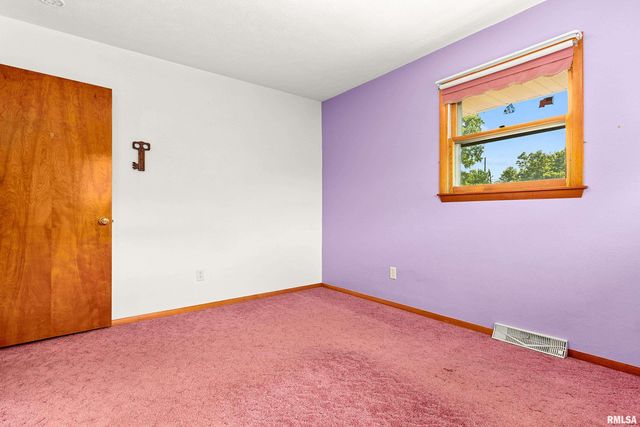 2812 DEVERON Circle, Pekin, IL 61554