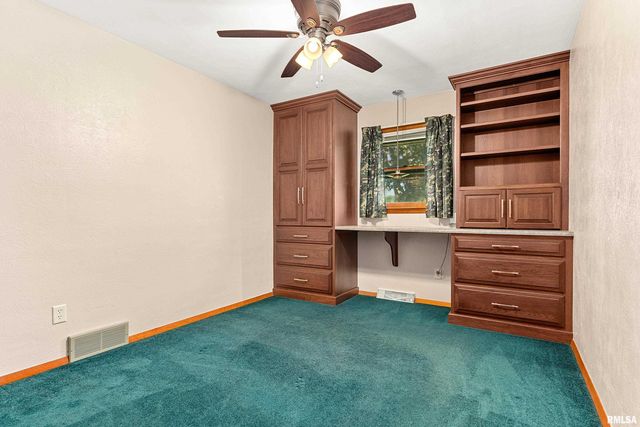 2812 DEVERON Circle, Pekin, IL 61554