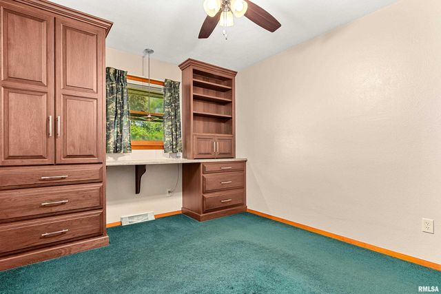 2812 DEVERON Circle, Pekin, IL 61554