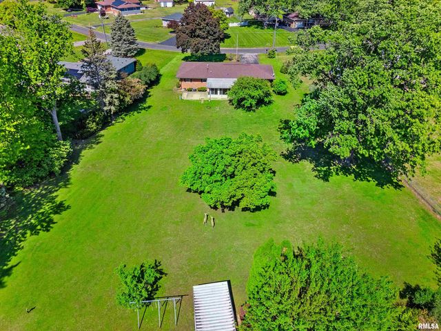 2812 DEVERON Circle, Pekin, IL 61554