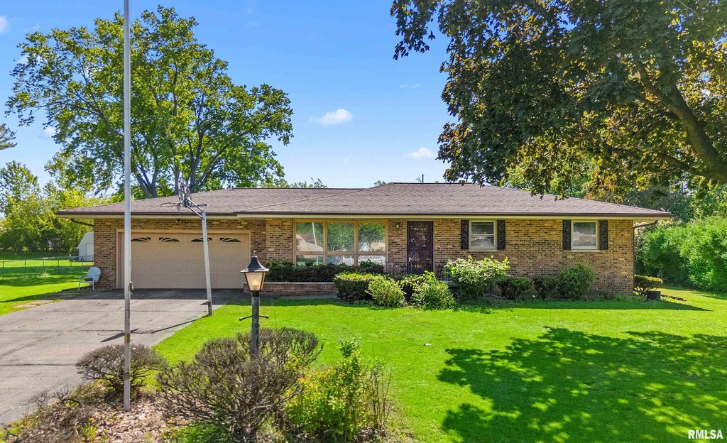 2812 DEVERON Circle, Pekin, IL 61554