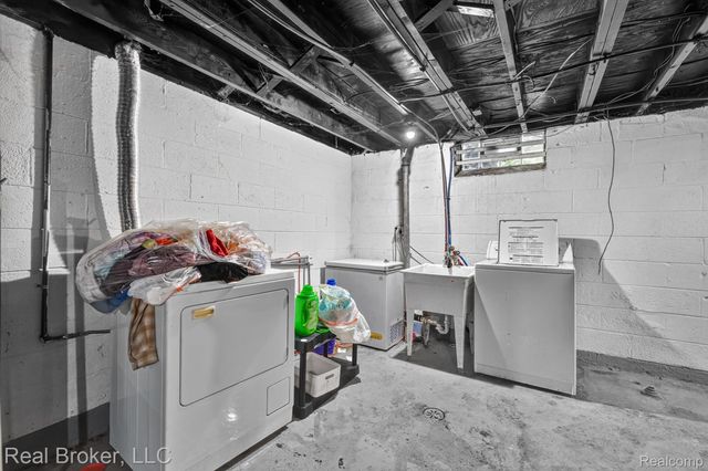 13905 Longacre Street, Detroit, MI 48227
