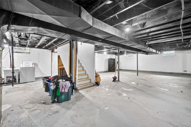 13905 Longacre Street, Detroit, MI 48227