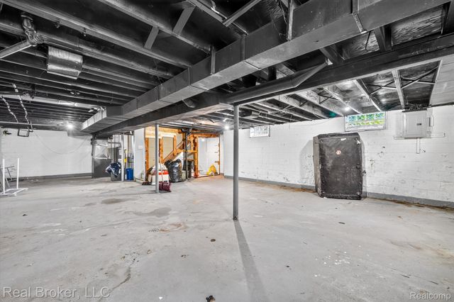 13905 Longacre Street, Detroit, MI 48227