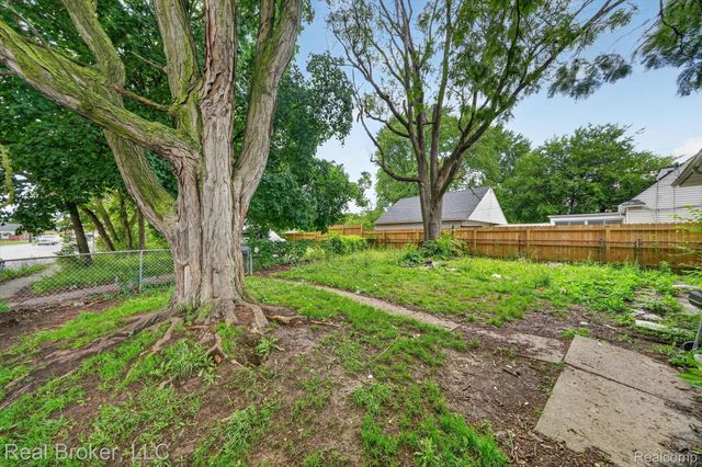 13905 Longacre Street, Detroit, MI 48227