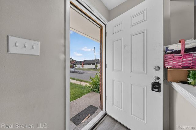 13905 Longacre Street, Detroit, MI 48227