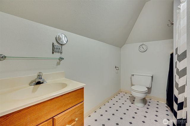 656 Davidson Avenue, Woodland, WA 98674