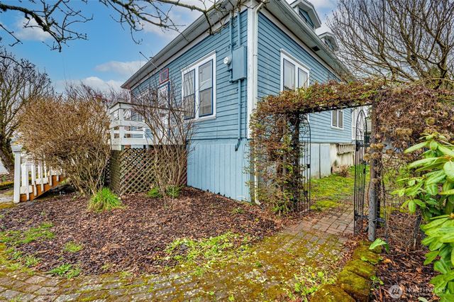 656 Davidson Avenue, Woodland, WA 98674