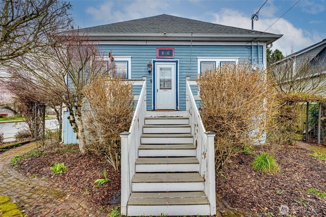 656 Davidson Avenue, Woodland, WA 98674