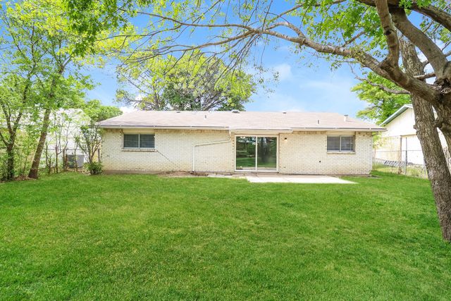 2918 Rayswood Drive, Carrollton, TX 75007