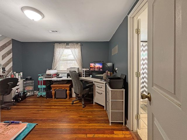 1880 E RTE M, Hartsburg, MO 65039