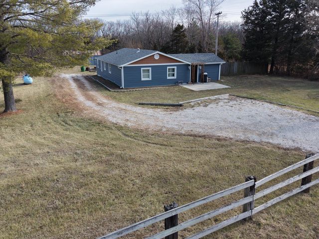 1880 E RTE M, Hartsburg, MO 65039