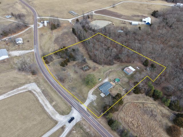 1880 E RTE M, Hartsburg, MO 65039