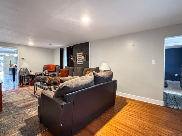 1880 E RTE M, Hartsburg, MO 65039