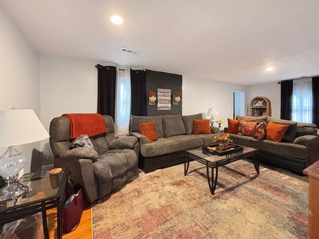 1880 E RTE M, Hartsburg, MO 65039