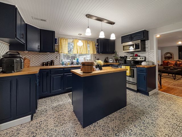 1880 E RTE M, Hartsburg, MO 65039