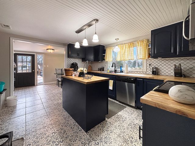 1880 E RTE M, Hartsburg, MO 65039