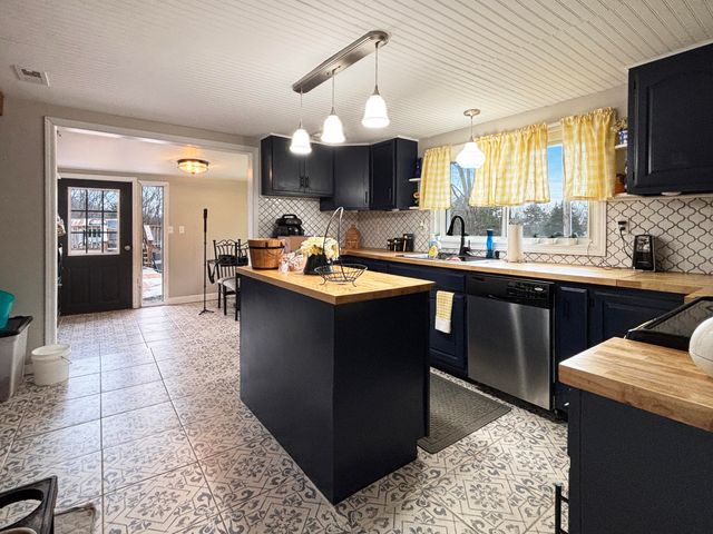 1880 E RTE M, Hartsburg, MO 65039