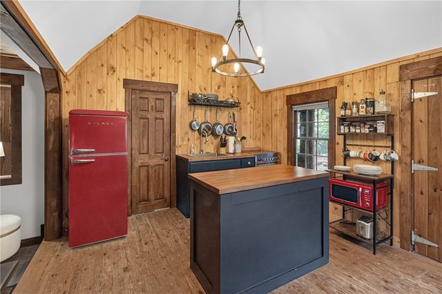 130 Maggie Rufus Lane, Westminster, SC 29693
