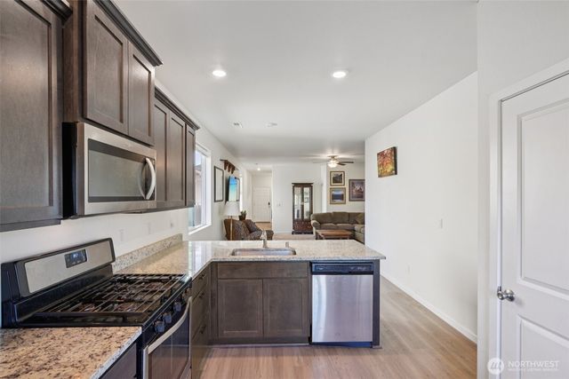 1312 W 17th Avenue, La Center, WA 98629