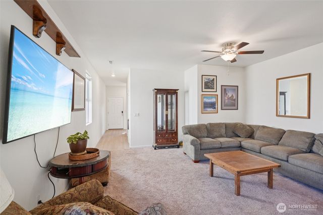 1312 W 17th Avenue, La Center, WA 98629