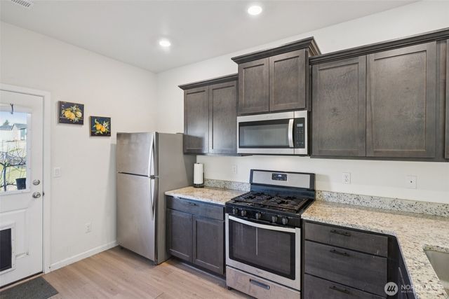 1312 W 17th Avenue, La Center, WA 98629