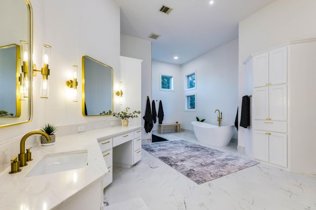 109 Dawn River CV, Austin, TX 78732