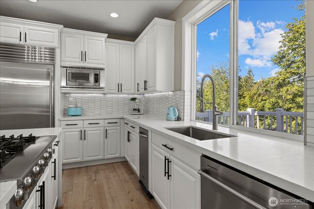 2046 277th Avenue SE, Sammamish, WA 98075