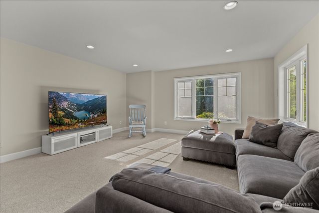 2046 277th Avenue SE, Sammamish, WA 98075