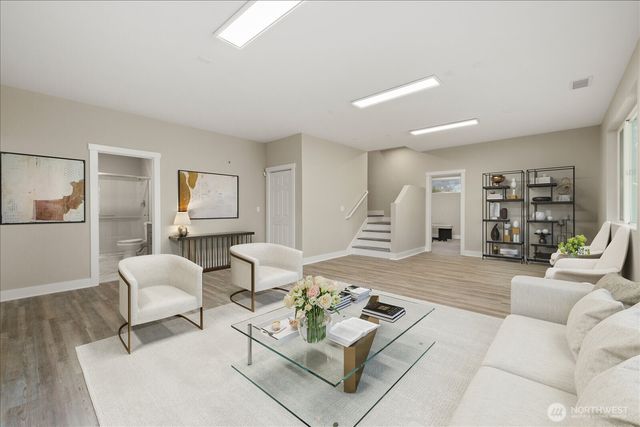 2046 277th Avenue SE, Sammamish, WA 98075