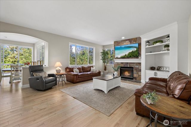 2046 277th Avenue SE, Sammamish, WA 98075