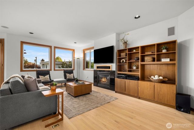 227 8th Avenue, Kirkland, WA 98033